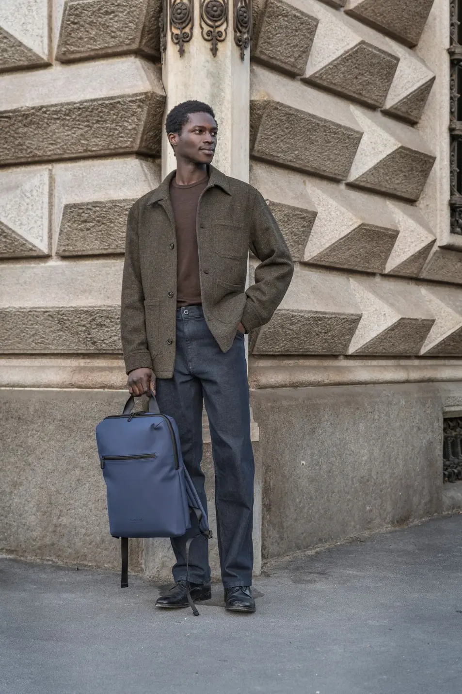 Tucano lifestyle - man with suitcase